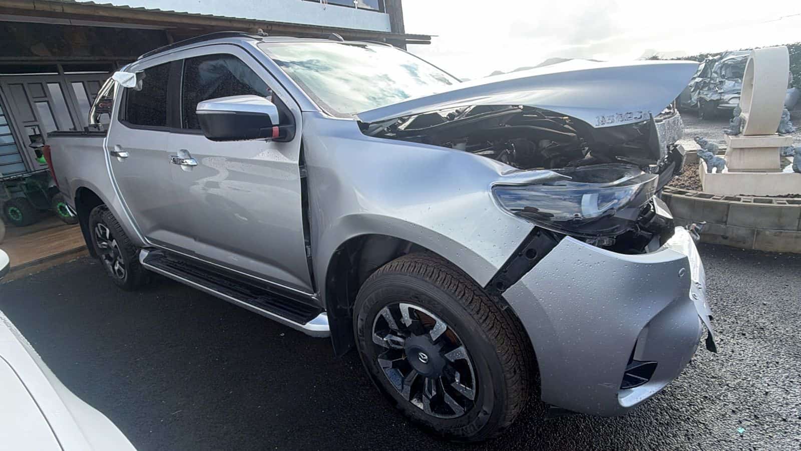 9326 JU 25 – Mazda BT50 D/CAB Pick Up 4X4 – Registration Fee: Rs 200 - Image 3