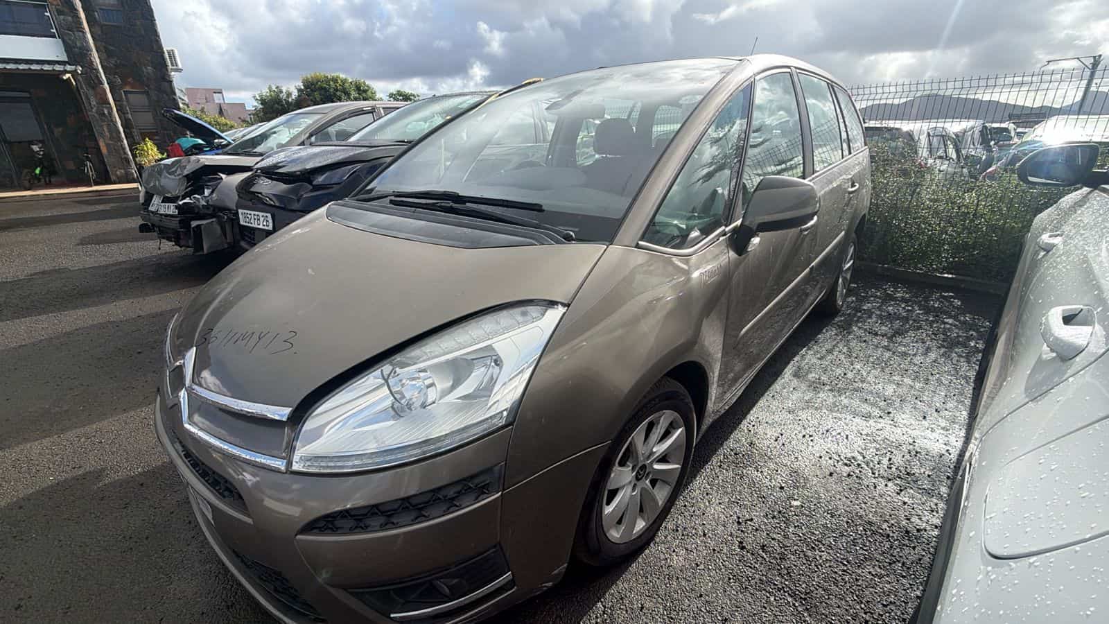 3611 MY 13 – Citroen C4 Picasso – Registration Fee: Rs 200