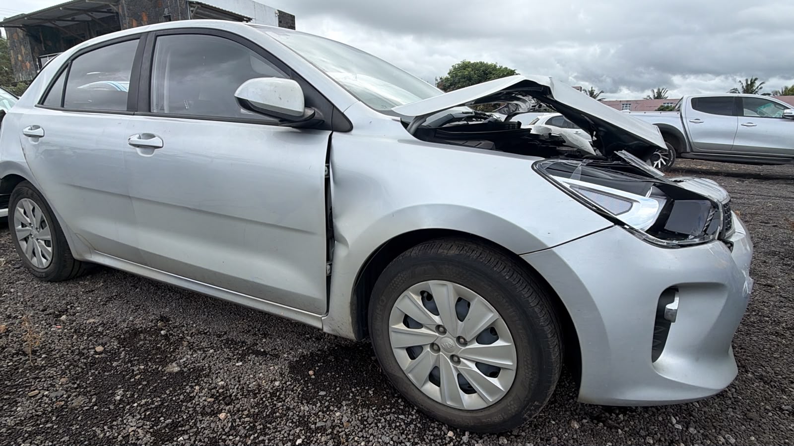 8106 SP 19 – Kia Rio – Registration Fee: Rs 200